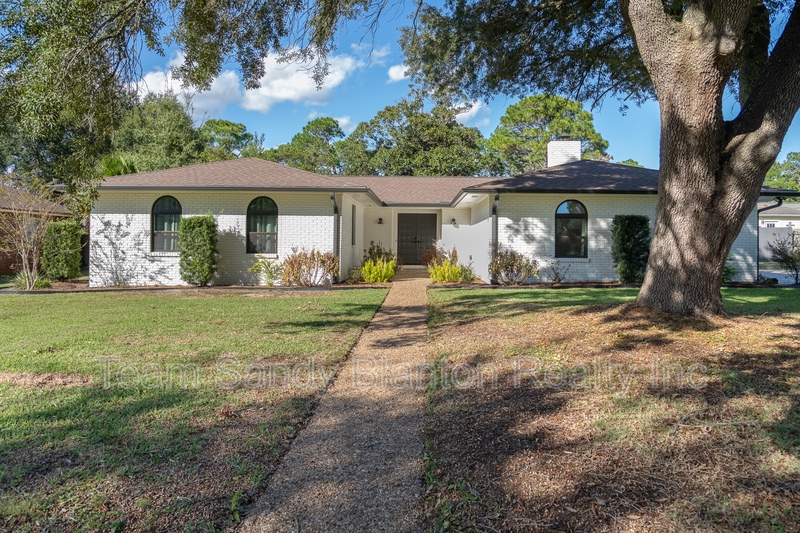 Pensacola House: 2540 Hallmark Drive