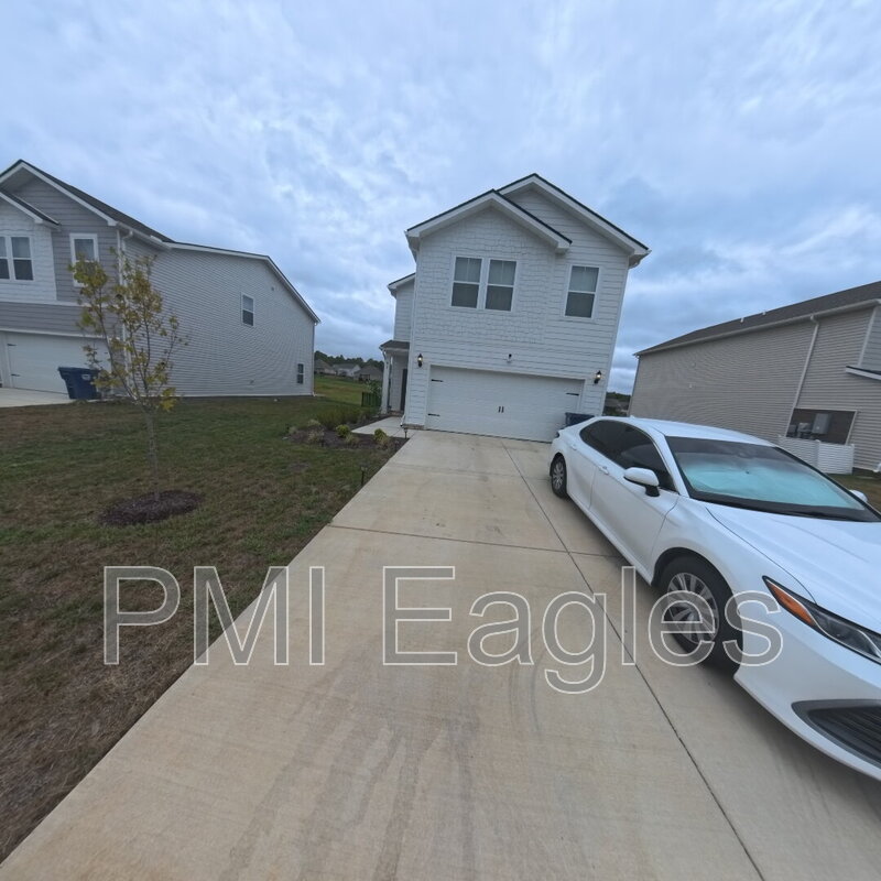 Clarksville House: 827 Moray Lane