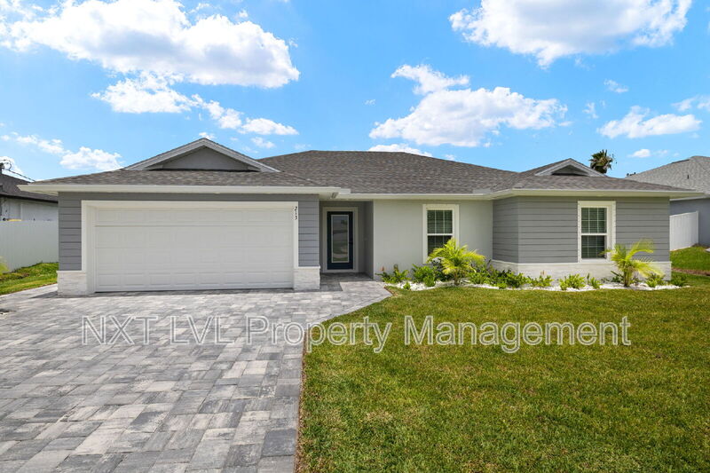 Cape Coral House: 213 NW 5th St