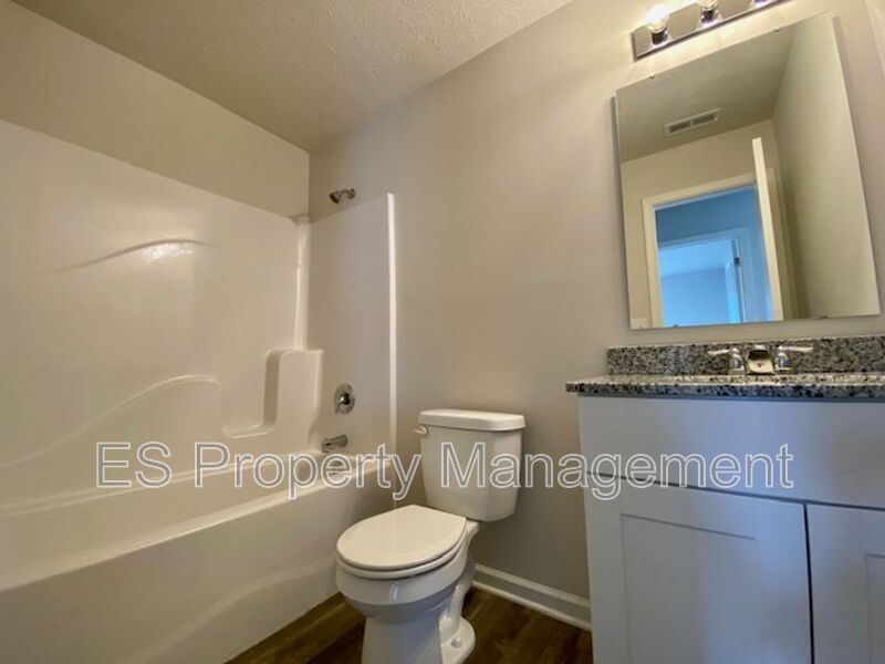 Fantastic 5 Bedroom 3 Bathroom in Muncie! - Photo 17