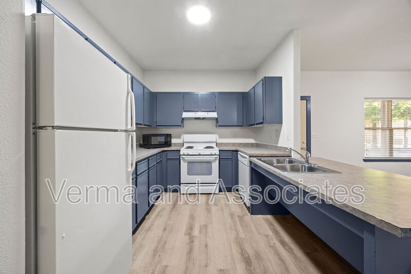 Fayetteville Apartment: 2619 N Quality Ln