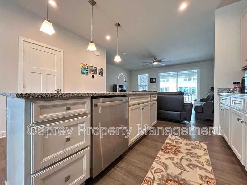 Spacious 4-Bedroom Townhome with Garage & Prime Suffolk Location!