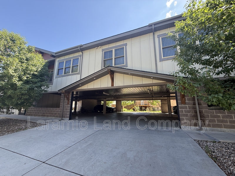 Laramie Condo: 1403 East Gibbon Street - 101