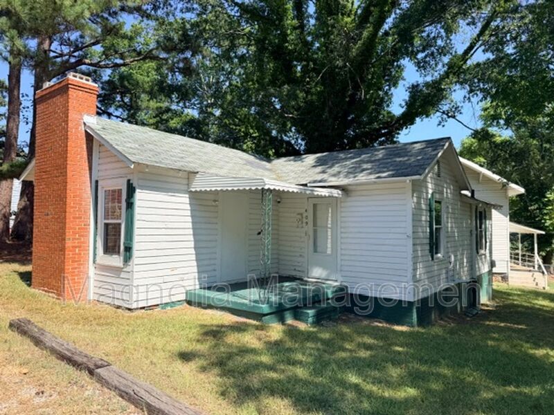 Henderson House: 409 Corbitt Rd