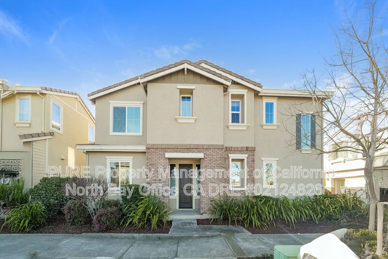 Rohnert Park House: 2021 Kingwood Road