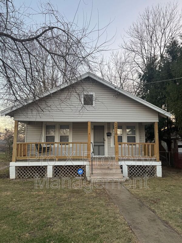 Springfield Condo: 2416 West Walnut Street