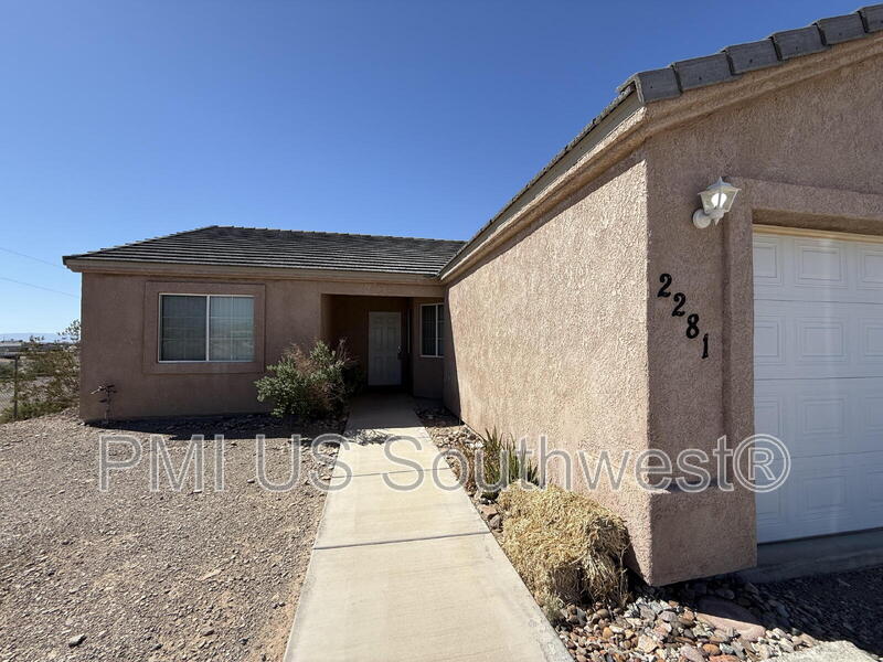 Fort Mohave House: 2281 E River Valley Pl