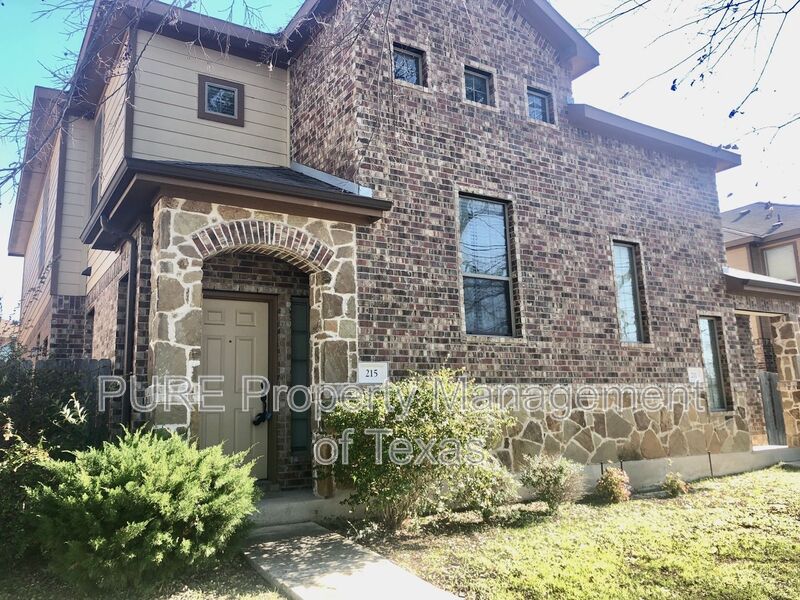 Georgetown House: 215 N. College St