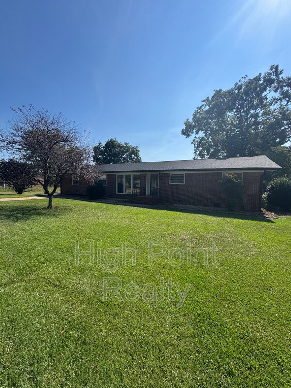 Rainsville House: 61 Rains Avenue Southeast