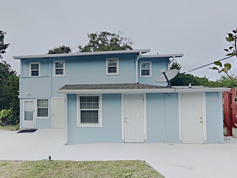 Daytona Beach House: 630 N Halifax Ave