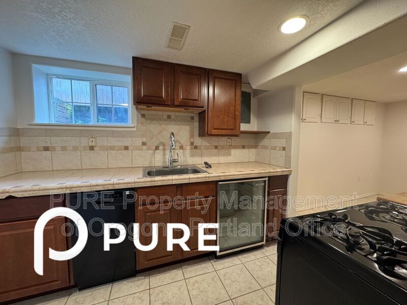 Portland Condo: 3740 SE 134th Ave. B