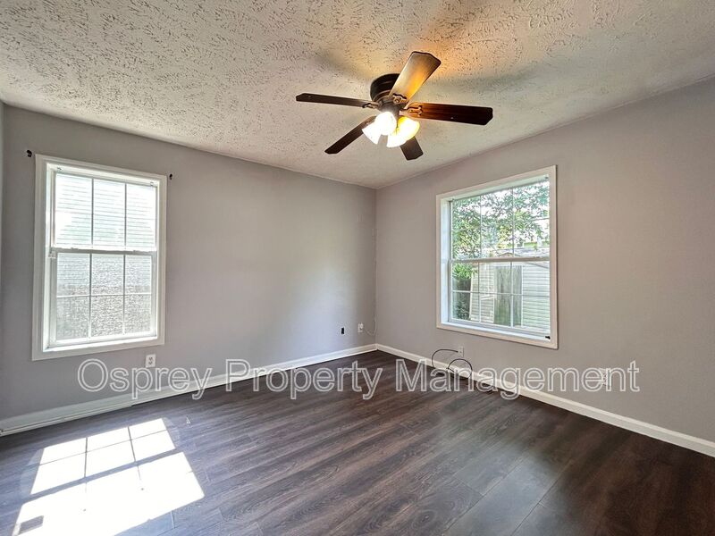 Spacious 4-Bedroom Home W/Sunroom & Large Backyard