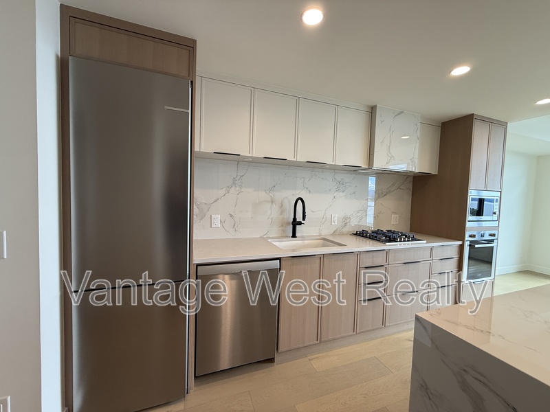 Kelowna Condo: 1109-3800 Capozzi Rd