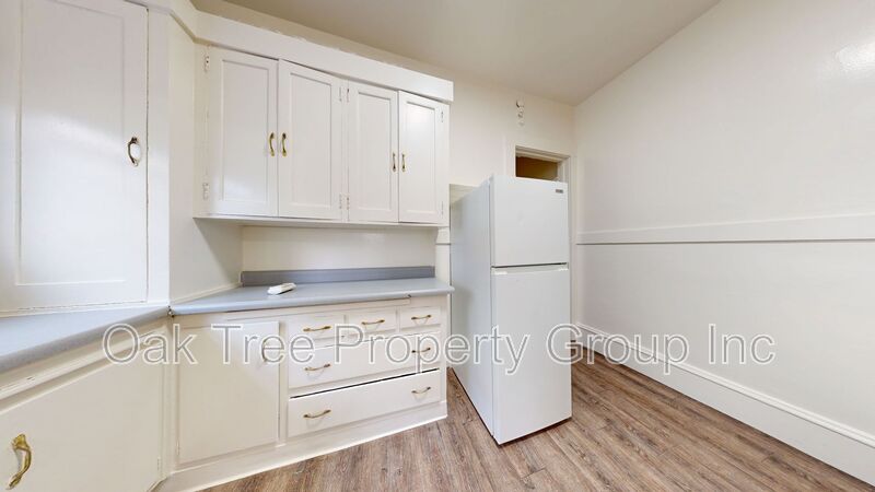 Oakland House: 1502 Alice St