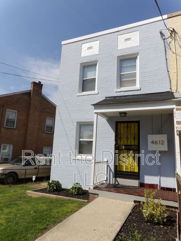 Washington House: 4612 Bass Place SE