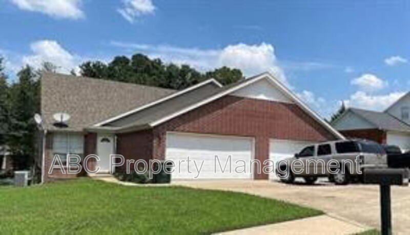 Fayetteville Condo: 2174 East Cinnamon Way