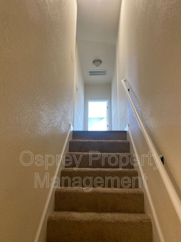 ADORABLE 3 BED/ 2.5 BATH WITH OPEN CONCEPT KITCHEN RENT SPECIAL HALF OFF IF MOVE IN BY 12/15 - Photo 16