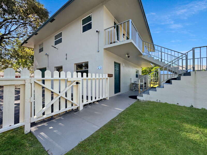 Pompano Beach Condo: 883 SW 10th St