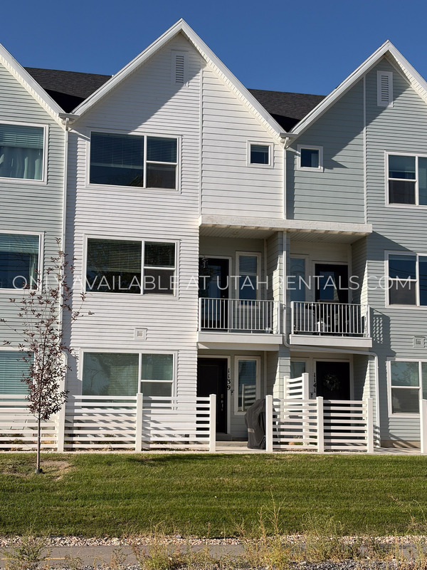 Saratoga Springs Townhome: 1139 E Hatch Row