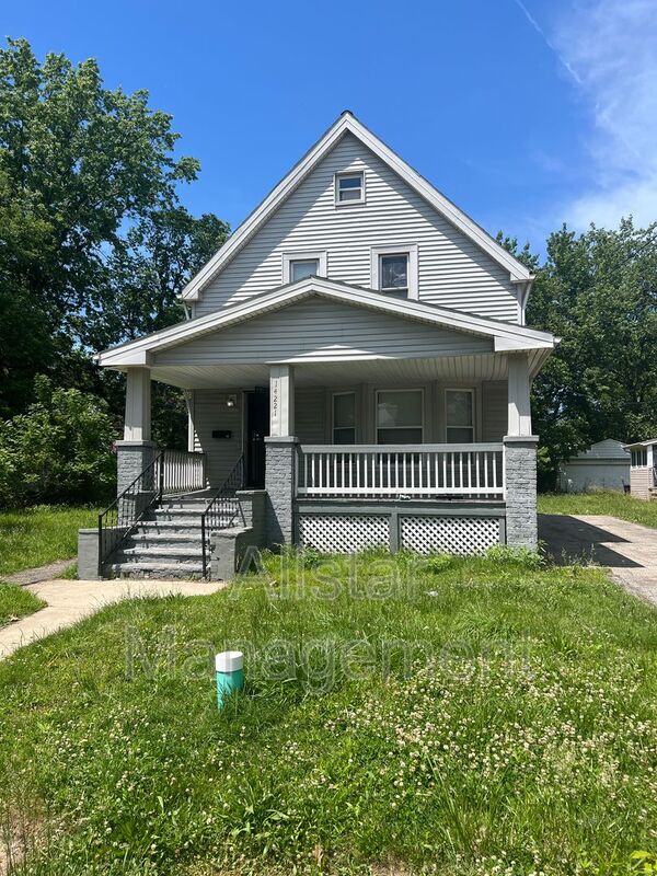 Cleveland House: 14221 Darley Ave