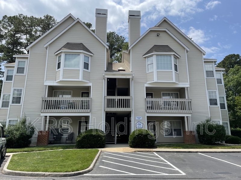 Williamsburg Condo: 100 Windsor Lane Apt A