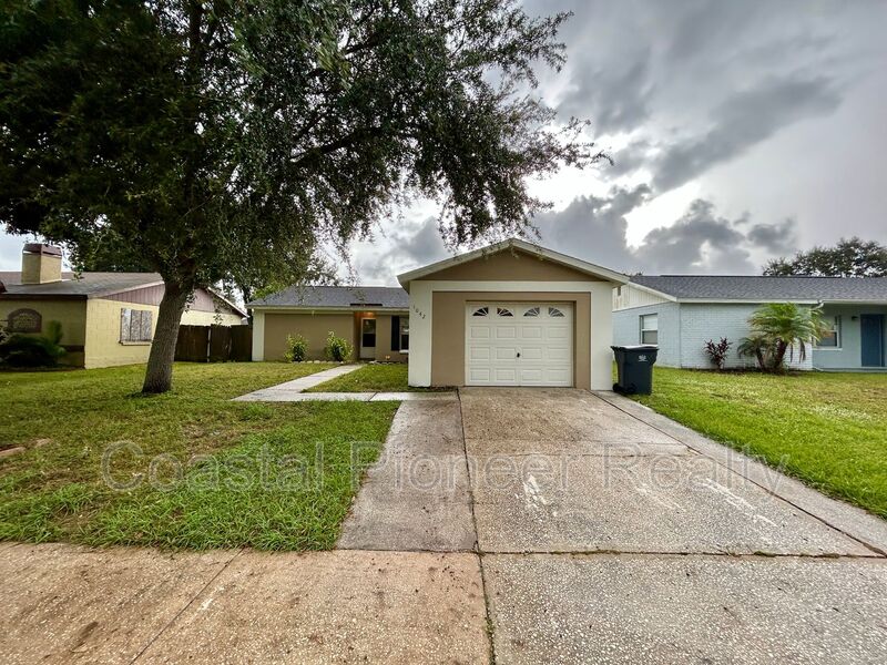 Brandon House: 1042 Axlewood Cir