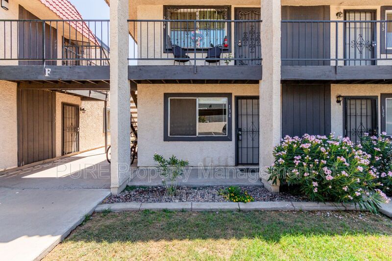 Tempe Condo: 700 W University Dr