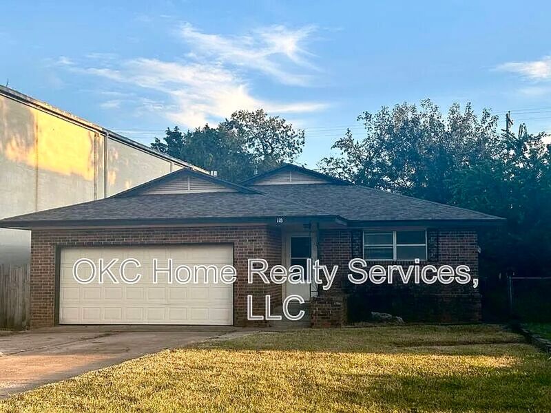 Moore House: 118 SW 1st St