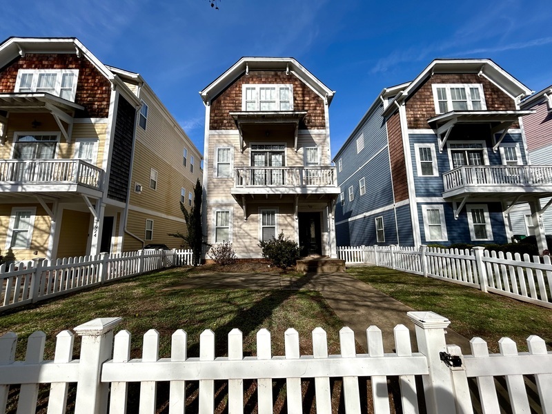 Charlotte House: 1920 Lela Avenue