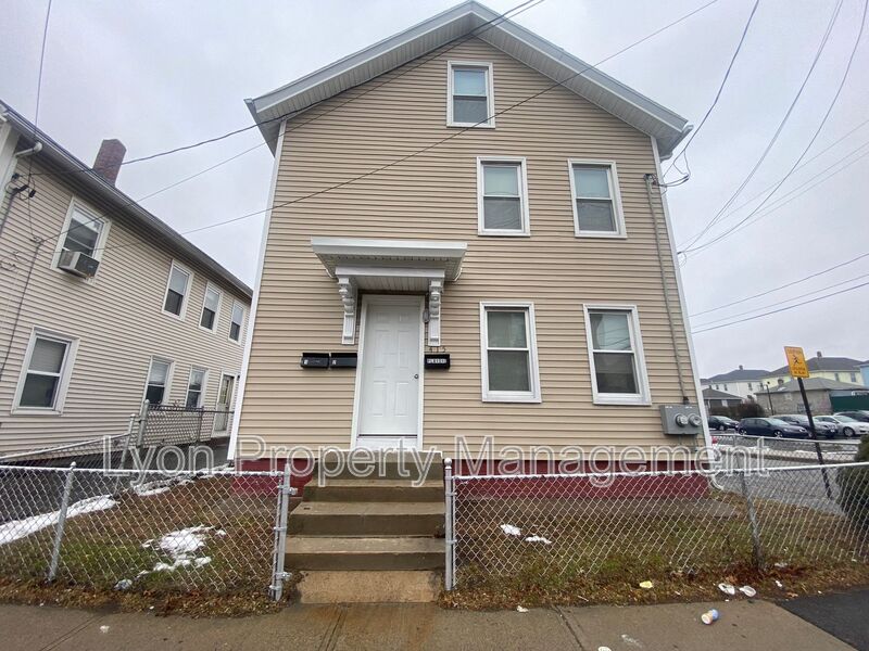 Pawtucket Condo: 415 Weeden Street