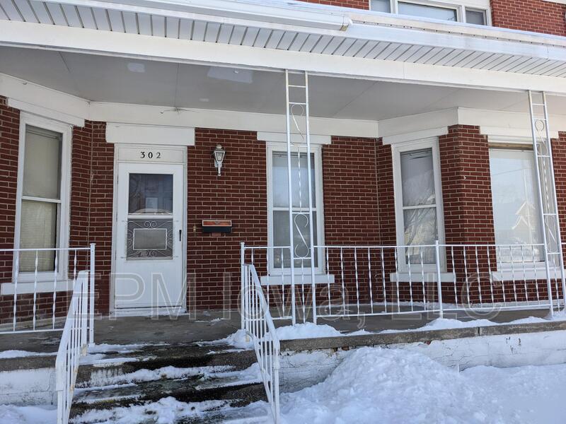 Oelwein House: 302 1st Street Southeast