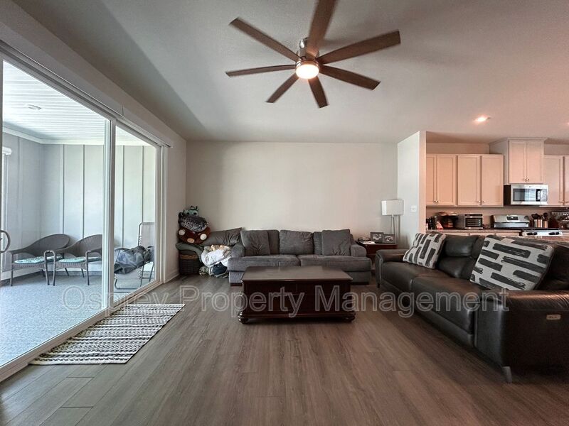 Spacious 4-Bedroom Townhome with Garage & Prime Suffolk Location!