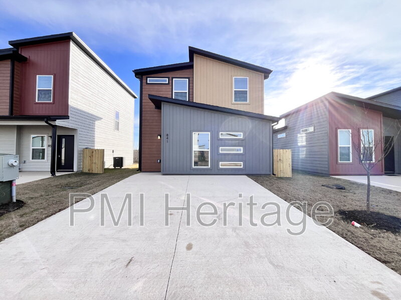 Bentonville House: 841 Reading Railroad Lane