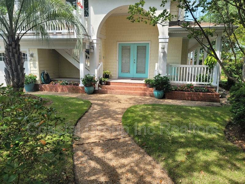 Virginia Beach House: 2309 Wake Forest Street
