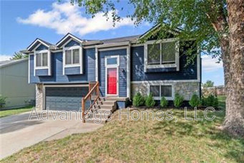 Kansas City House: 11516 N Windsor Ave