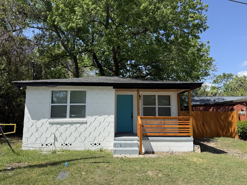 Savannah House: 239 Jenks Street