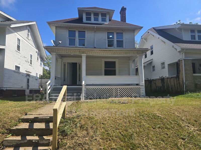 Columbus House: 100 Eldon Ave