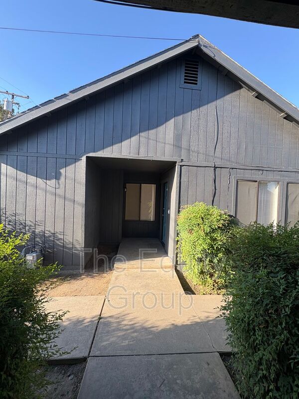 Visalia House: 310 1/2 N Park Street