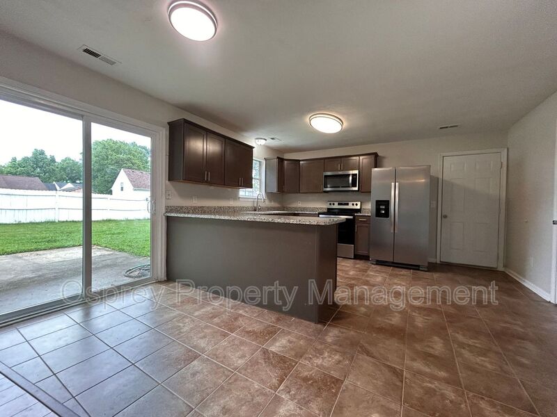 Spacious & Updated 4-Bedroom Gem in the Heart of Chesapeake! – ASK ABOUT OUR ZERO DEPOSIT! - Photo 9
