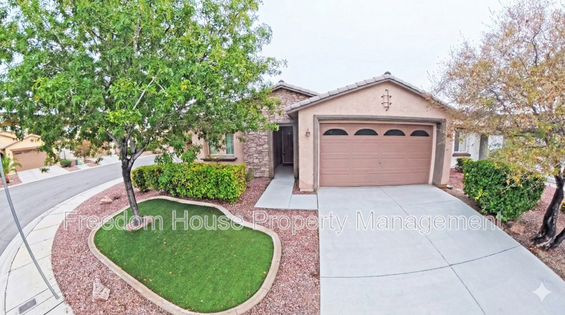 Pahrump House: 5561 Carrara Pointe Street