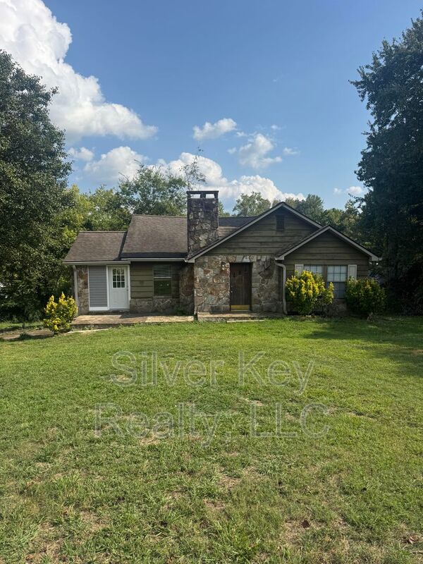 Athens House: 900 South Jackson Street