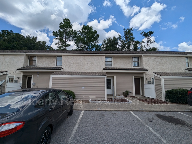 Hinesville Condo: 727 S Main St