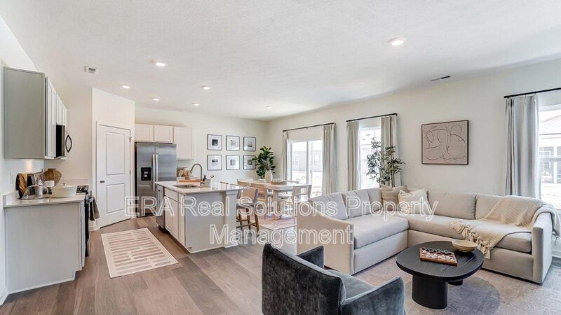 Plain City House: 406 Emily Dr