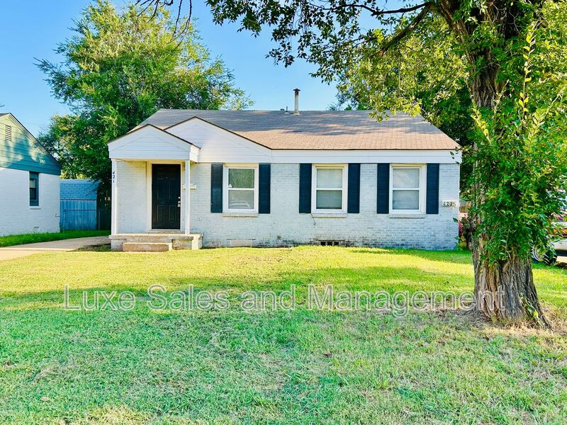Midwest City House: 421 Showalter Drive