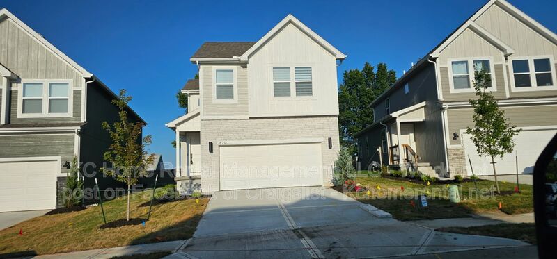 Blue Springs House: 8716 SW. Edgewater Dr.