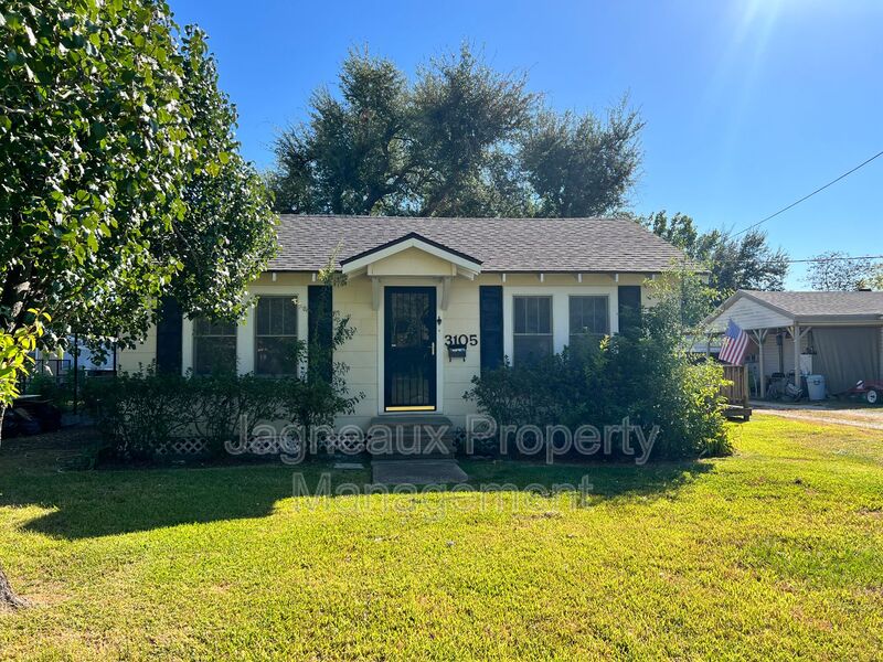 Lake Charles House: 3105 Deaton St