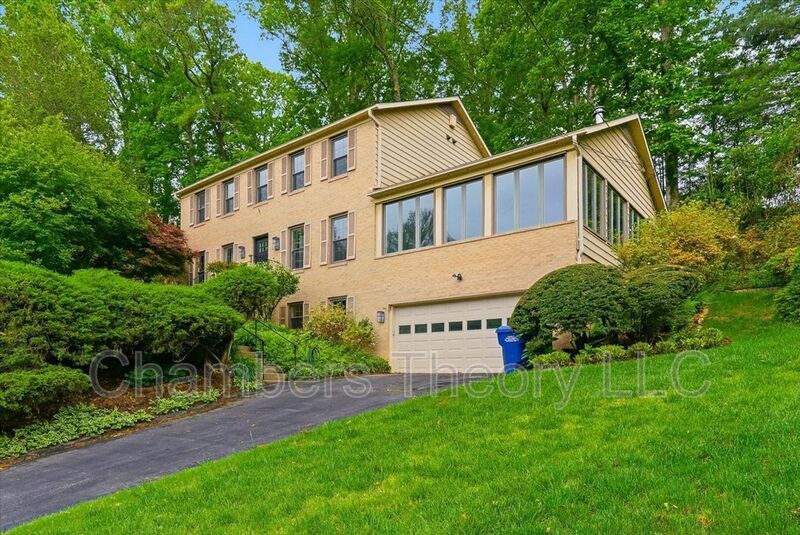 Mclean House: 1436 Ironwood Dr