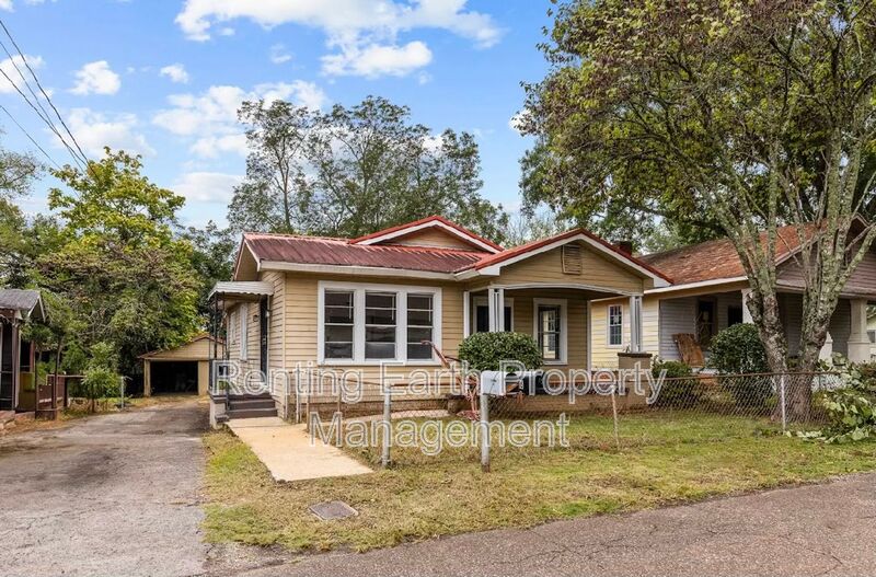 Midfield House: 926 Cherry St