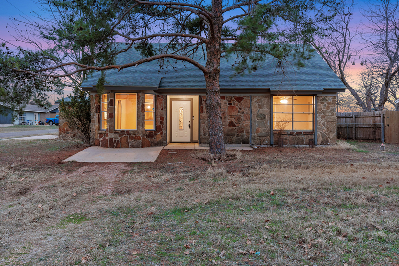 Burnet House: 400 North River Oaks Drive