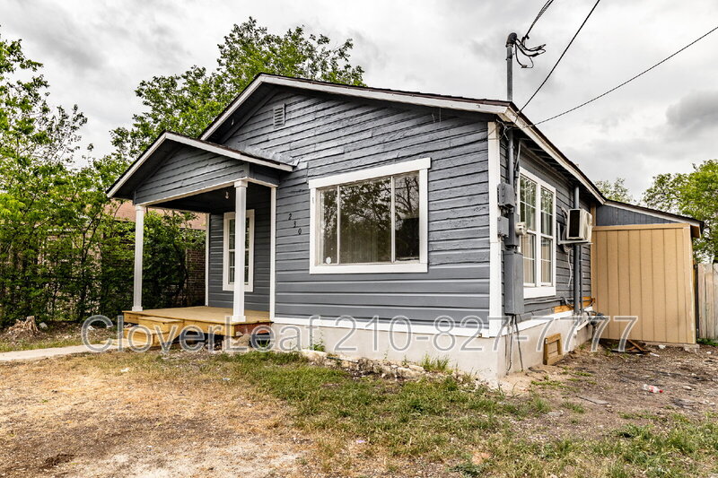 San Antonio House: 230 Paramount Ave